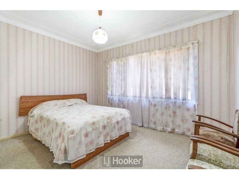 8 Royal Street, Warners Bay NSW 2282
