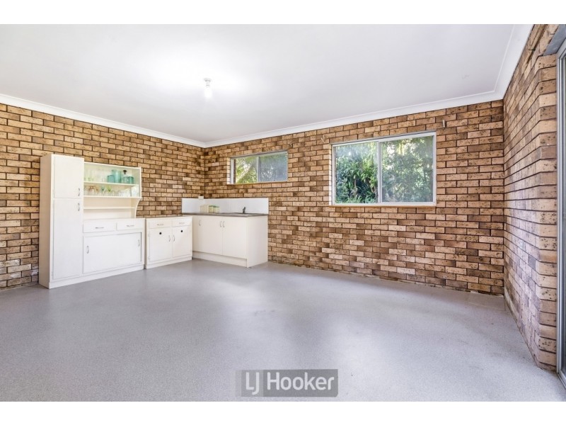 8 Royal Street, Warners Bay NSW 2282