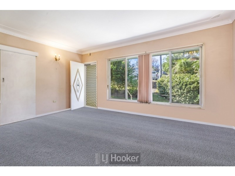 8 Royal Street, Warners Bay NSW 2282