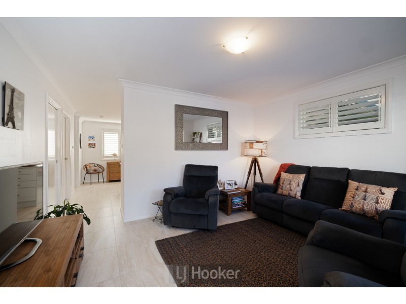 2/49 Lurnea Crescent, Valentine NSW 2280