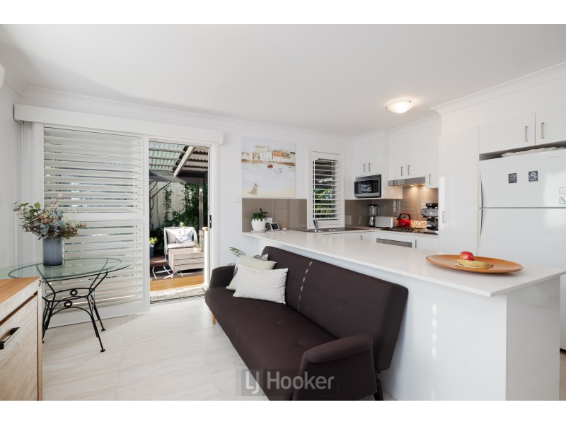 2/49 Lurnea Crescent, Valentine NSW 2280