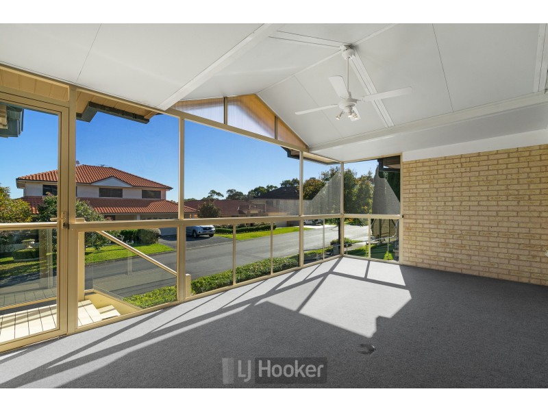 1 Laurina Cove, Valentine NSW 2280