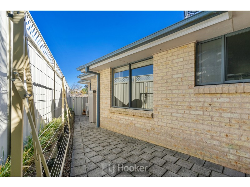 1 Laurina Cove, Valentine NSW 2280