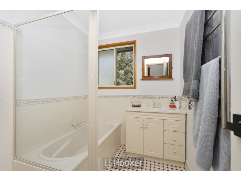 12 Lipton Close, Woodrising NSW 2284