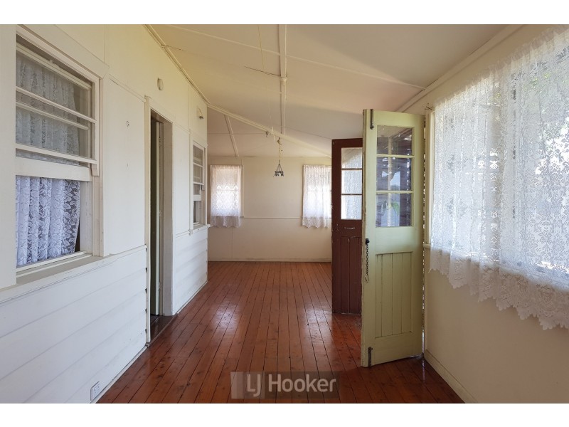 4 Anzac Parade, Toronto NSW 2283