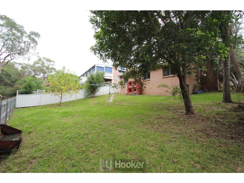 6 Jedda Place, Bolton Point NSW 2283
