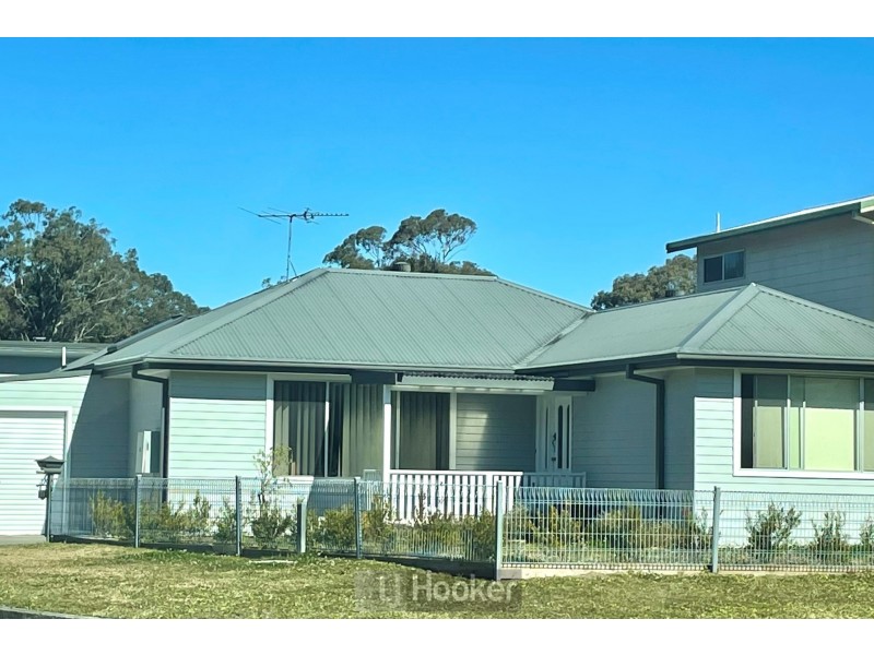 10 Melton Place, Croudace Bay NSW 2280