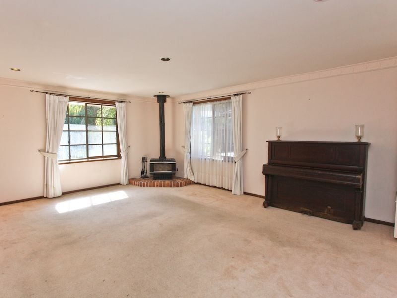 25 Yerambla Close, Eleebana NSW 2282