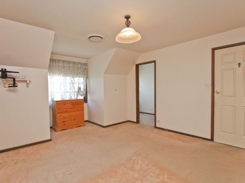 25 Yerambla Close, Eleebana NSW 2282