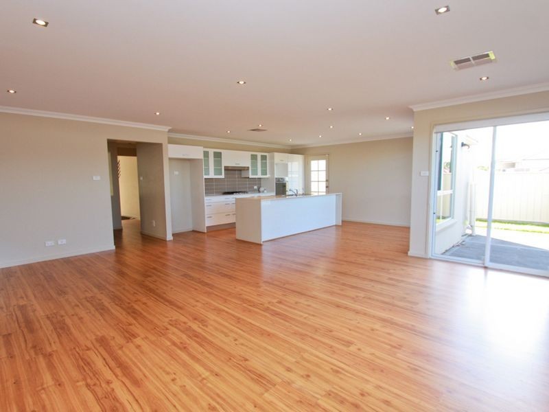 1 Japonica Place, Valentine NSW 2280