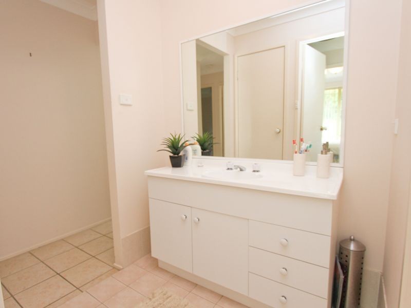 2 Gleeson Crescent, Eleebana NSW 2282