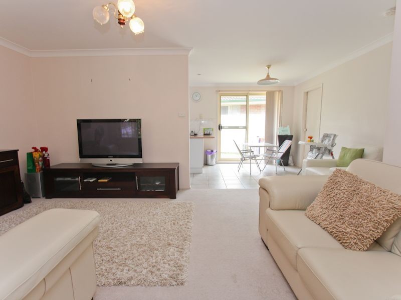 2 Gleeson Crescent, Eleebana NSW 2282