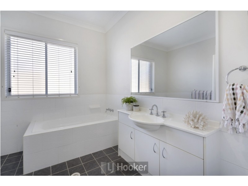 40 John Darling Avenue, Belmont North NSW 2280