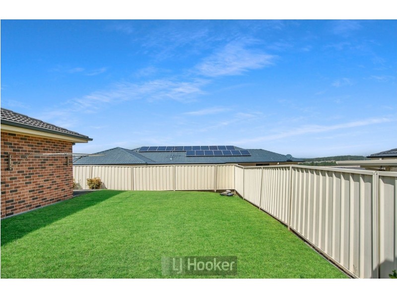 11 Caribou Road, Cameron Park NSW 2285
