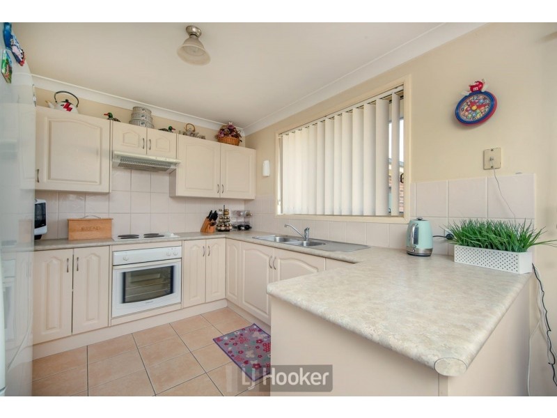 11 Caribou Road, Cameron Park NSW 2285