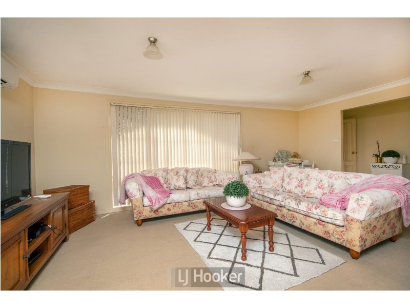 11 Caribou Road, Cameron Park NSW 2285