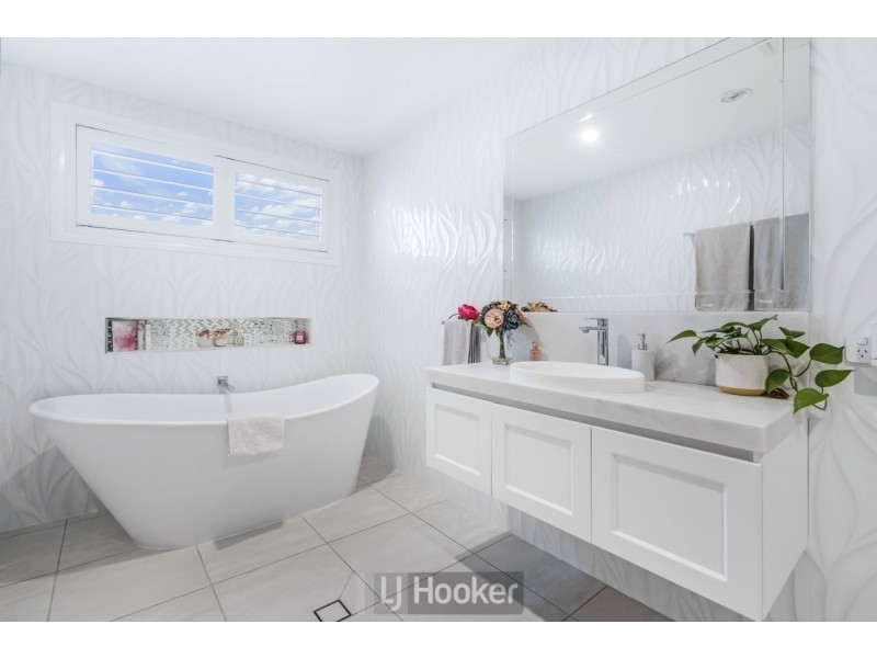 111 Delaware Drive, Macquarie Hills NSW 2285