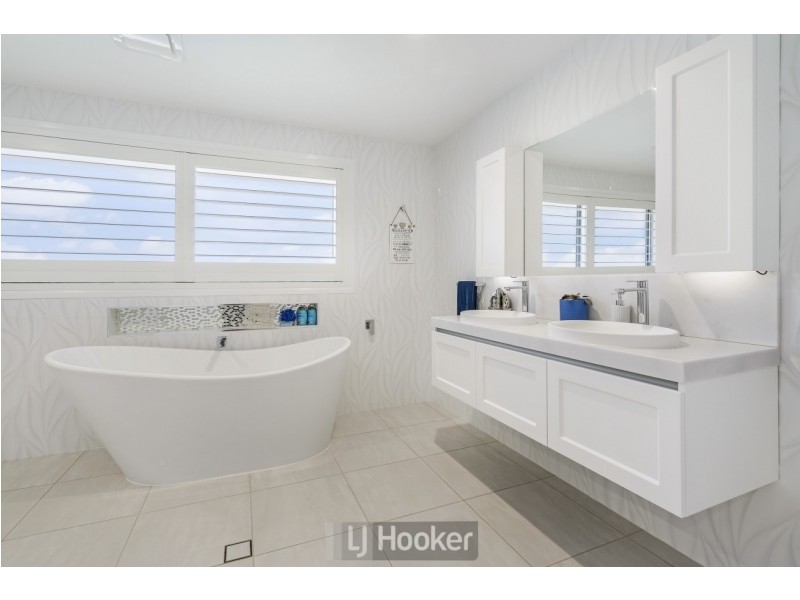 111 Delaware Drive, Macquarie Hills NSW 2285