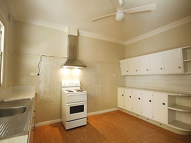 82 Anzac Parade, Toronto NSW 2283