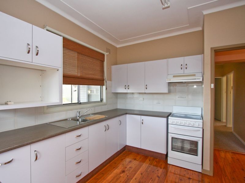 10 Queen Street, Warners Bay NSW 2282