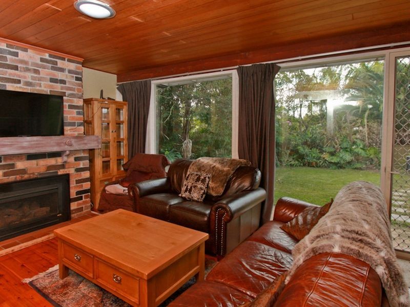 10 Ian Street, Eleebana NSW 2282