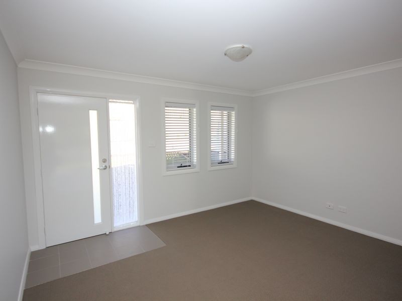 2/247 Warners Bay Road, Mount Hutton NSW 2290