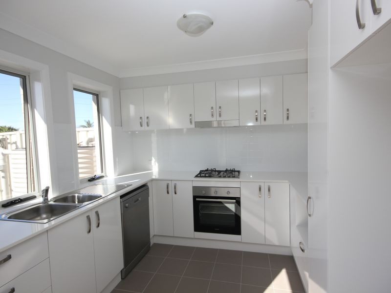 2/247 Warners Bay Road, Mount Hutton NSW 2290