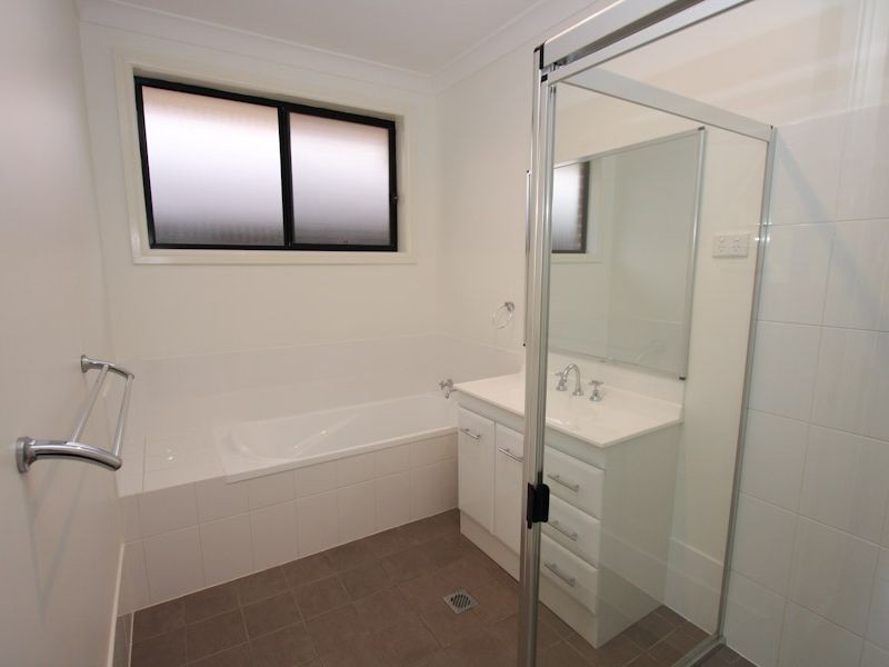 98 Dalmeny Drive, Macquarie Hills NSW 2285