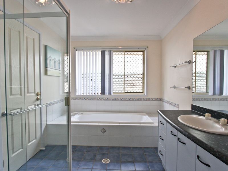 10 Nursery Grove, Mount Hutton NSW 2290