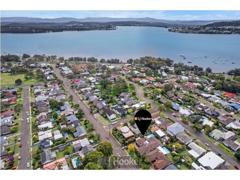 42 Glad Gunson Drive, Eleebana NSW 2282