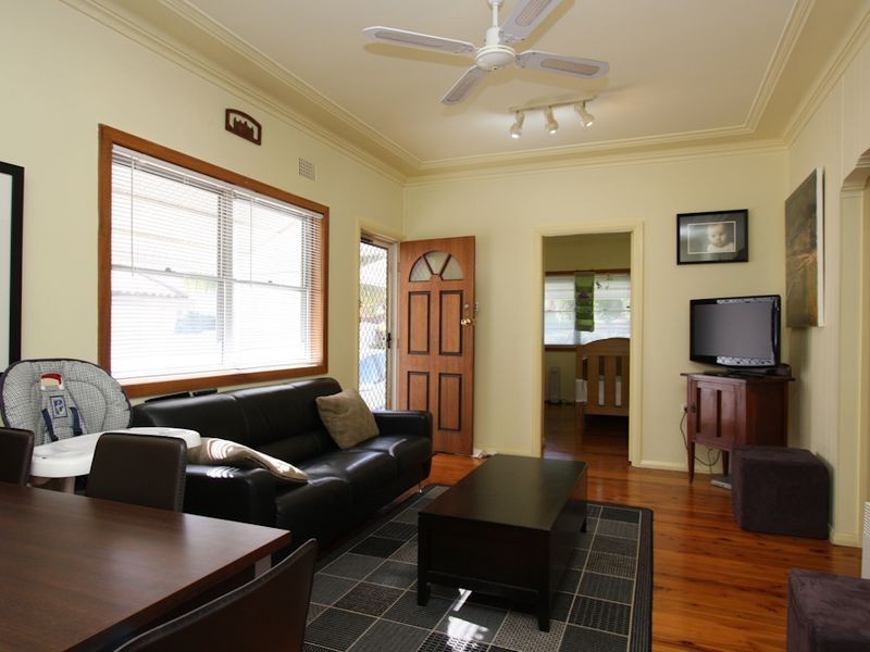 100 Berkeley Street, Speers Point NSW 2284