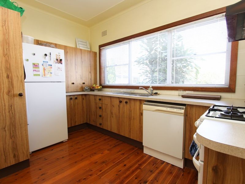 100 Berkeley Street, Speers Point NSW 2284
