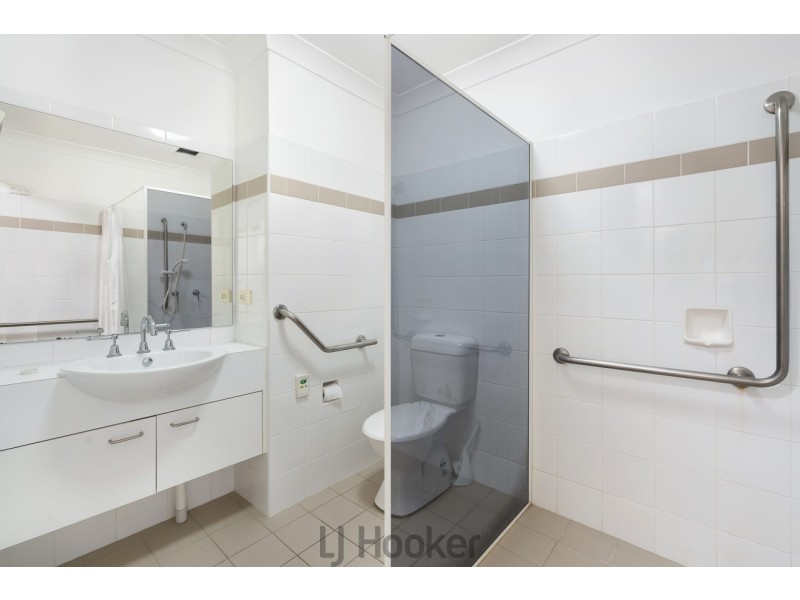 215/3 Violet Town Road, Mount Hutton NSW 2290