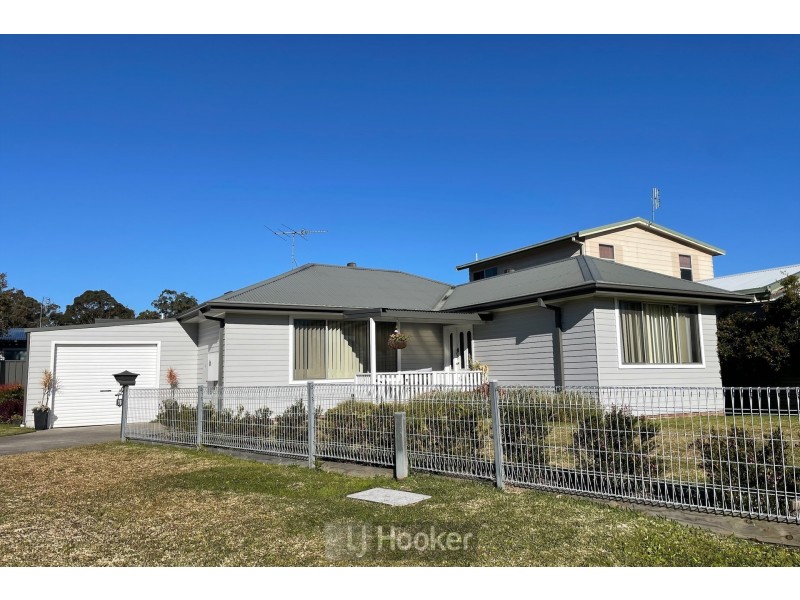 10 Melton Place, Croudace Bay NSW 2280
