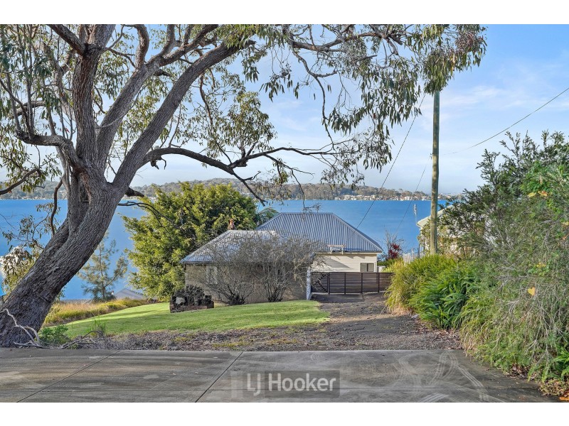 215 Fishing Point Road, Fishing Point NSW 2283