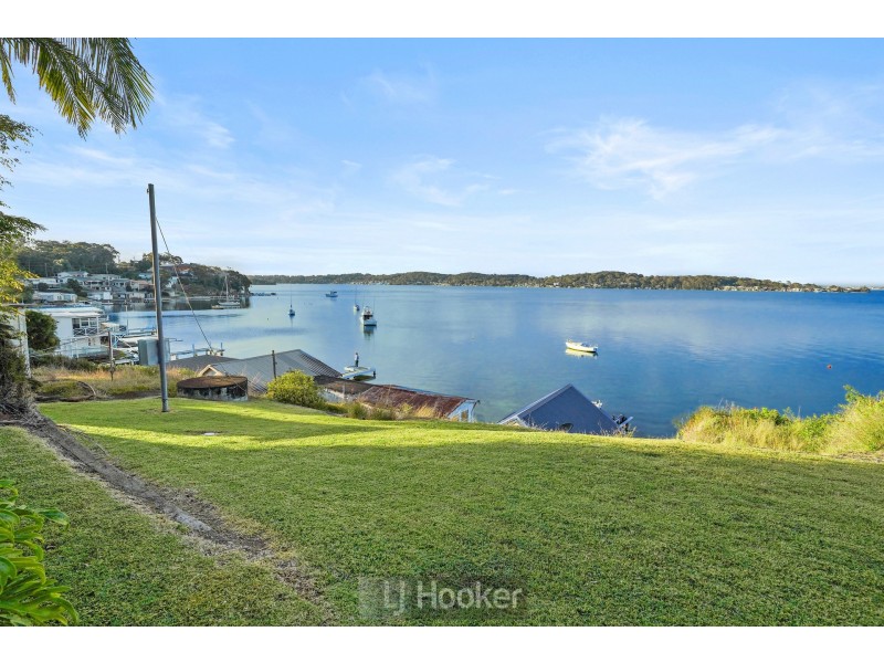 215 Fishing Point Road, Fishing Point NSW 2283