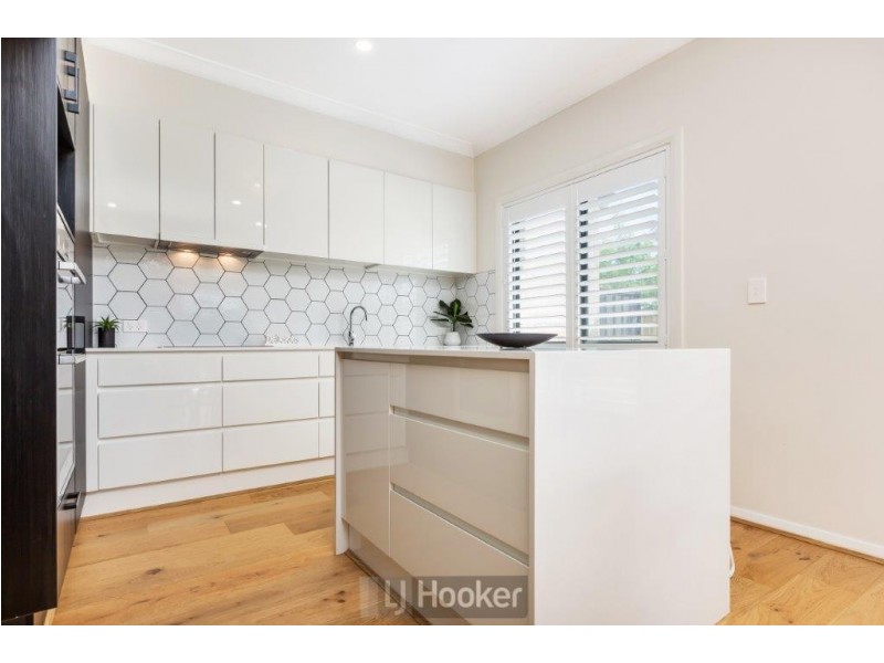 4/10 Queen Street, Warners Bay NSW 2282