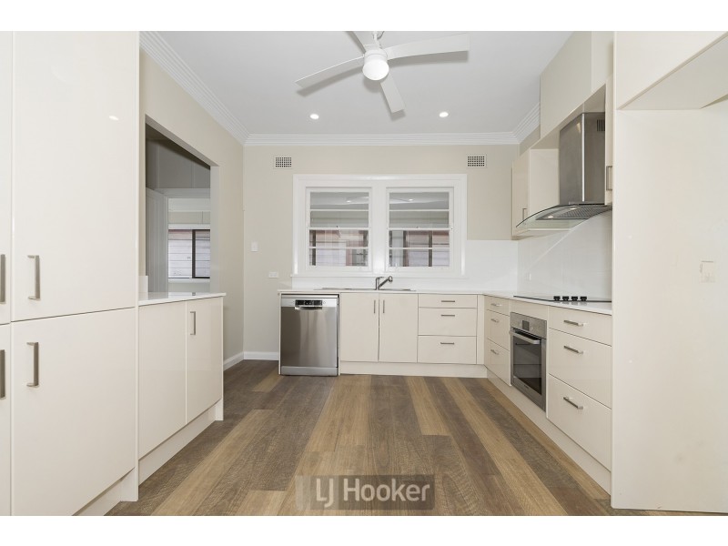 82 Anzac Parade, Toronto NSW 2283