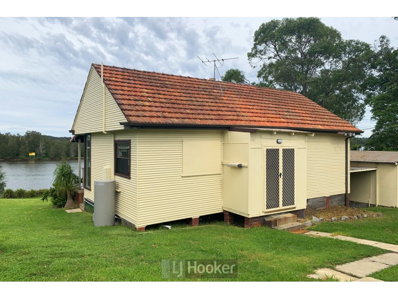 6 Edward Street, Fennell Bay NSW 2283