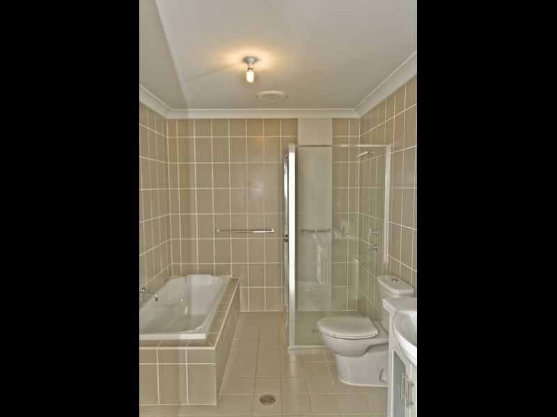 28 Kestrel Circuit, Shortland NSW 2307