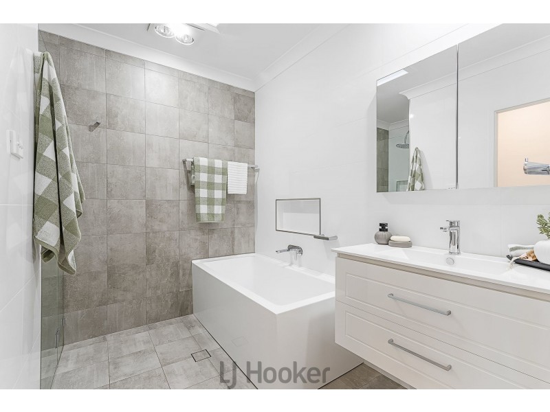 2/4 Windsor Close, Valentine NSW 2280