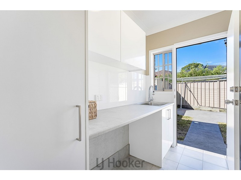 2/4 Windsor Close, Valentine NSW 2280