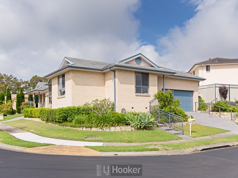 1 Laurina Cove, Valentine NSW 2280