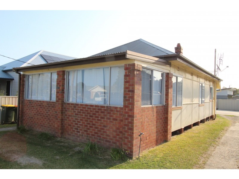 11 Robb Street, Belmont NSW 2280