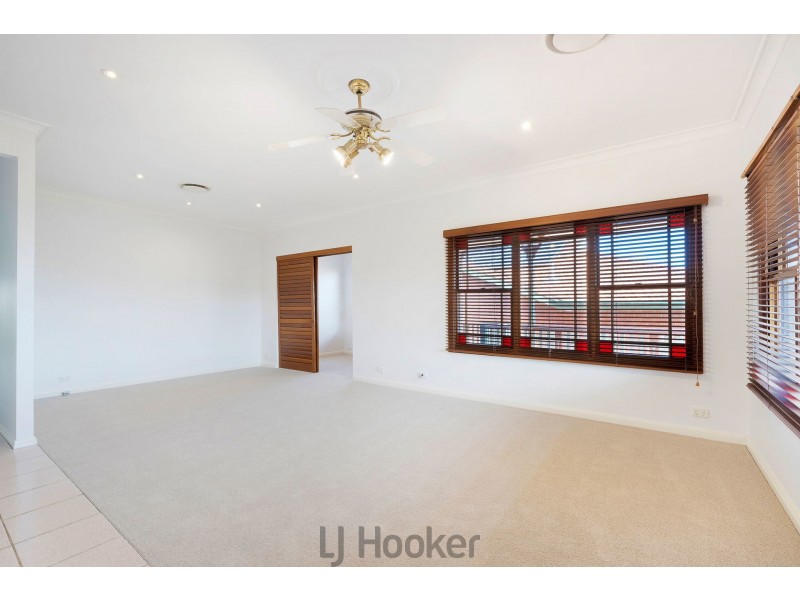 16 Kentmere Drive, Lakelands NSW 2282
