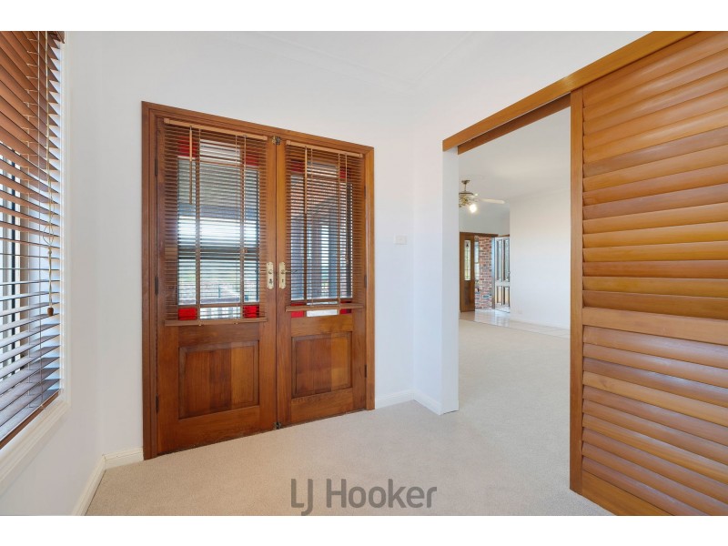 16 Kentmere Drive, Lakelands NSW 2282