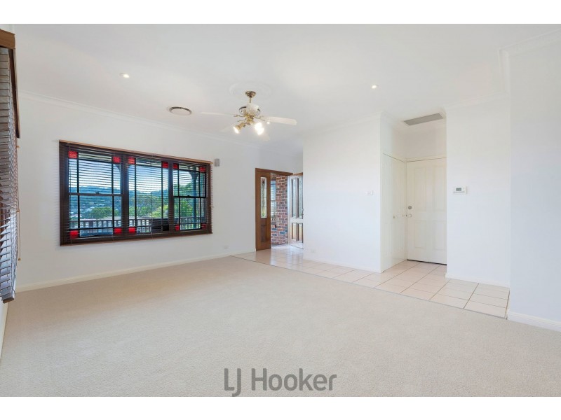 16 Kentmere Drive, Lakelands NSW 2282