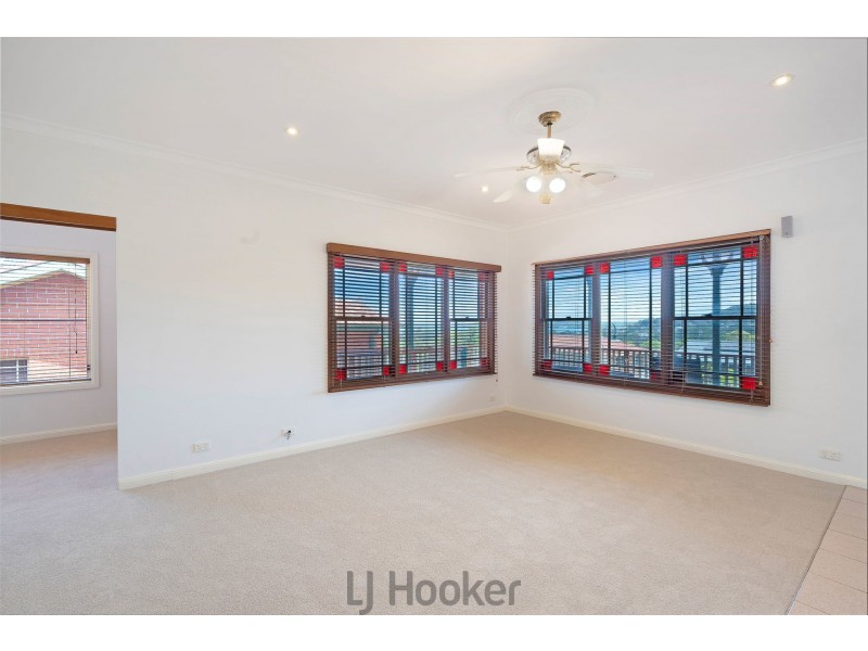 16 Kentmere Drive, Lakelands NSW 2282