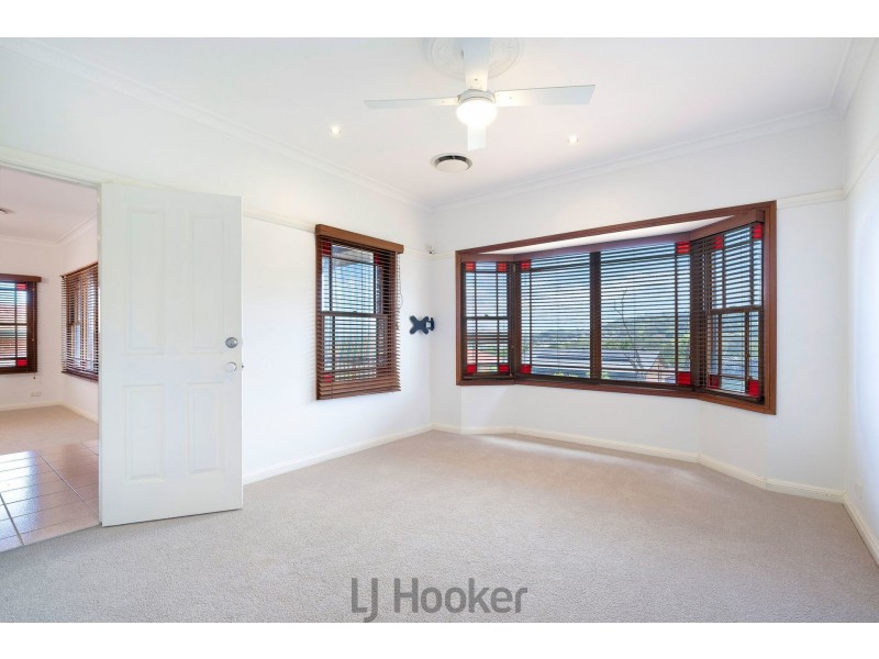16 Kentmere Drive, Lakelands NSW 2282