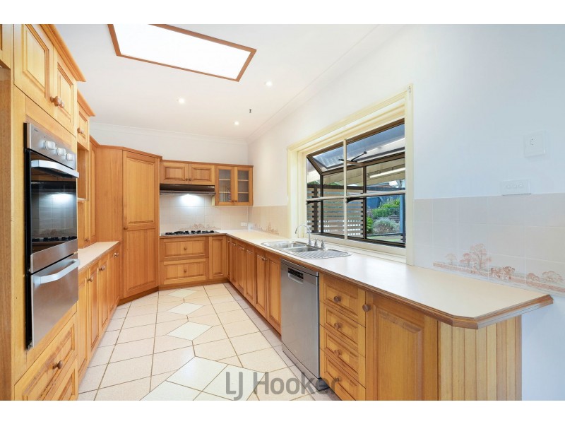 16 Kentmere Drive, Lakelands NSW 2282